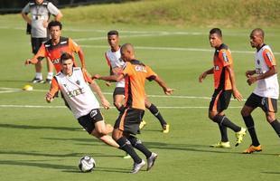 reforado com Jnior Urso e Robinho, Atltico faz treinamento na Cidade do Galo