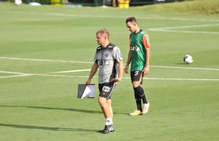 reforado com Jnior Urso e Robinho, Atltico faz treinamento na Cidade do Galo