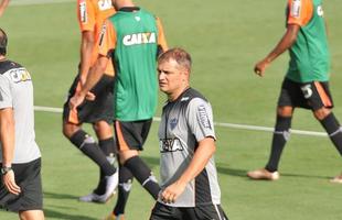 reforado com Jnior Urso e Robinho, Atltico faz treinamento na Cidade do Galo