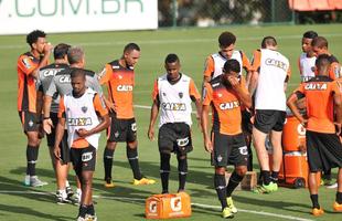 reforado com Jnior Urso e Robinho, Atltico faz treinamento na Cidade do Galo