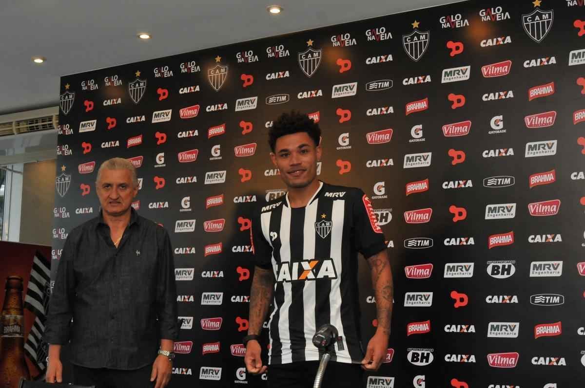 Jnior Urso foi apresentado por Eduardo Maluf nesta sexta-feira, na Cidade do Galo