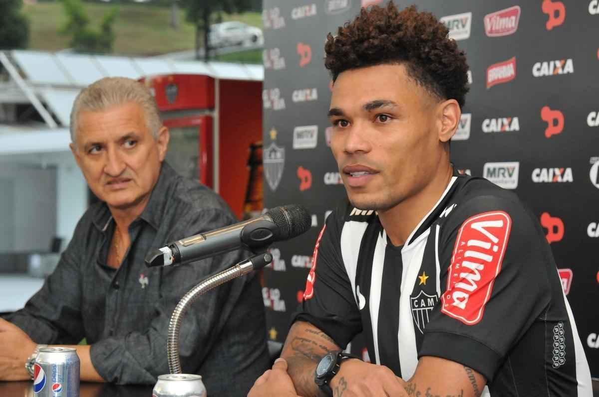 Jnior Urso foi apresentado por Eduardo Maluf nesta sexta-feira, na Cidade do Galo