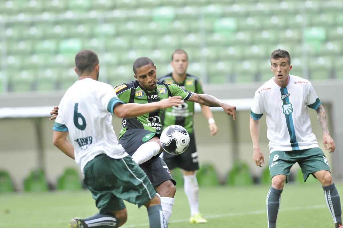 Veja imagens de Amrica e Caldense, no Independncia