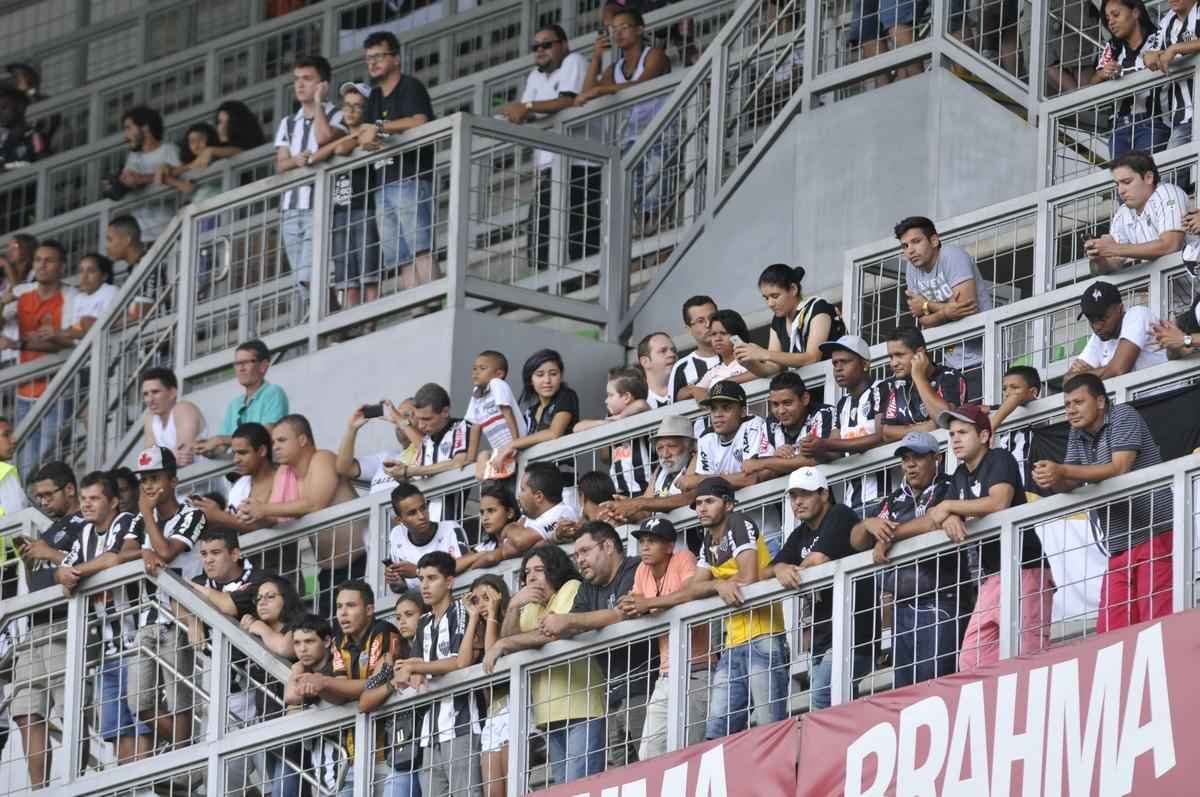 Fotos da torcida do Atltico contra o Boa Esporte, com a ilustre presena de Robinho
