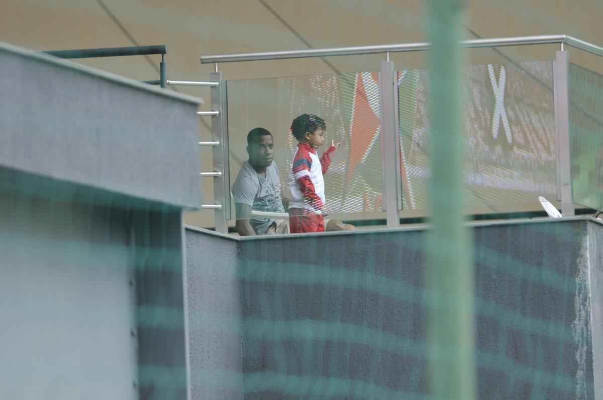 Fotos da torcida do Atltico contra o Boa Esporte, com a ilustre presena de Robinho