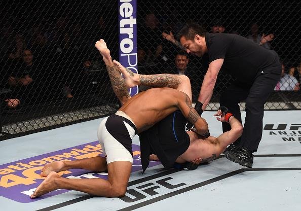 Na luta principal da noite, Donald Cerrone venceu Alex Cowboy por finalizao a 2min33seg do primeiro round