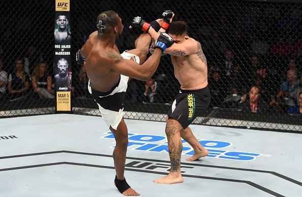 Oluwale Bamgbose venceu Daniel Sarafian por nocaute a 1min do primeiro round