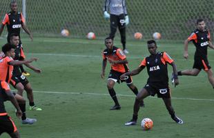 Atltico encerrou a sua preparao para enfrentar o Independiente del Valle, no Independncia, pela segunda rodada do Grupo 5 da Copa Libertadores. Robinho e Cazares podem ser as novidades na formao.