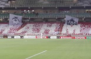 Torcedores do Atltico fazem testes do mosaico 3D preparado para a partida da Libertadores