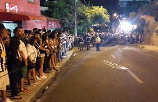 PM bloqueia Rua Pitangui, no bairro Horto, para chegada do Atltico e do Del Valle ao Independncia