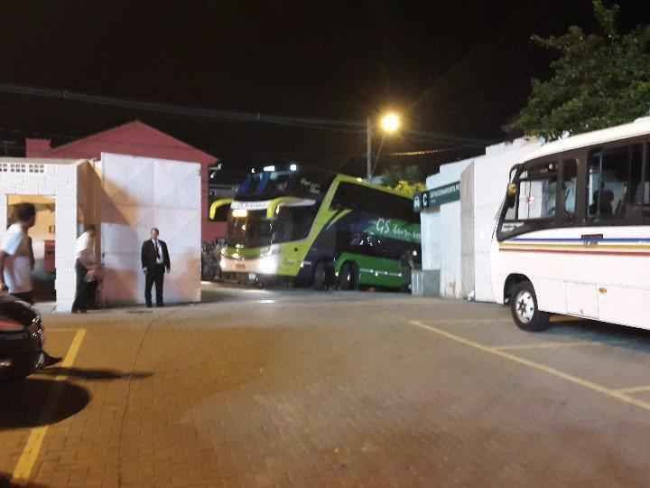 Chegada do nibus do Atltico ao Independncia, com direito a rua de fogo