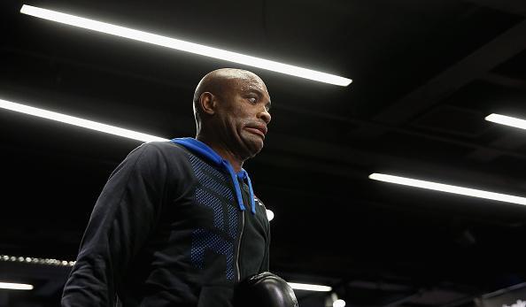 Anderson Silva e Michael Bisping em ao no treino aberto do UFC em Londres