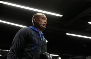 Anderson Silva e Michael Bisping em ao no treino aberto do UFC em Londres