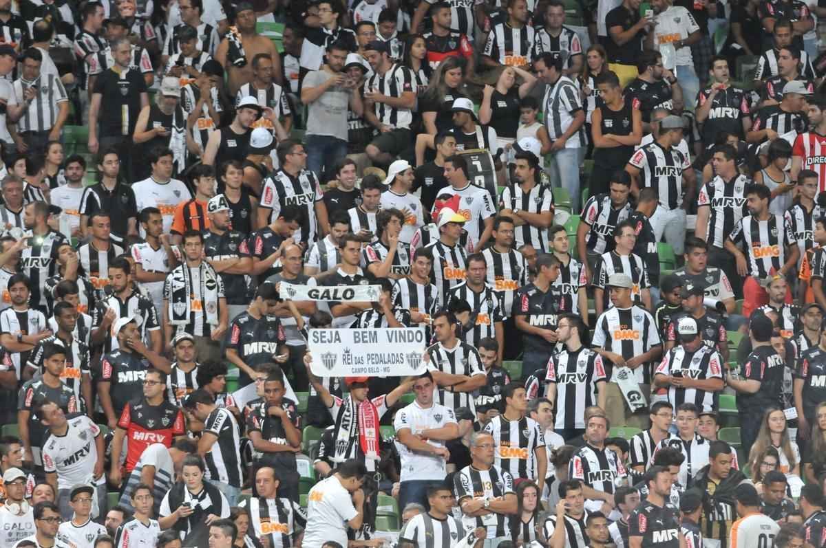 Fotos da torcida do Atltico no Independncia em dia de estreia de Robinho