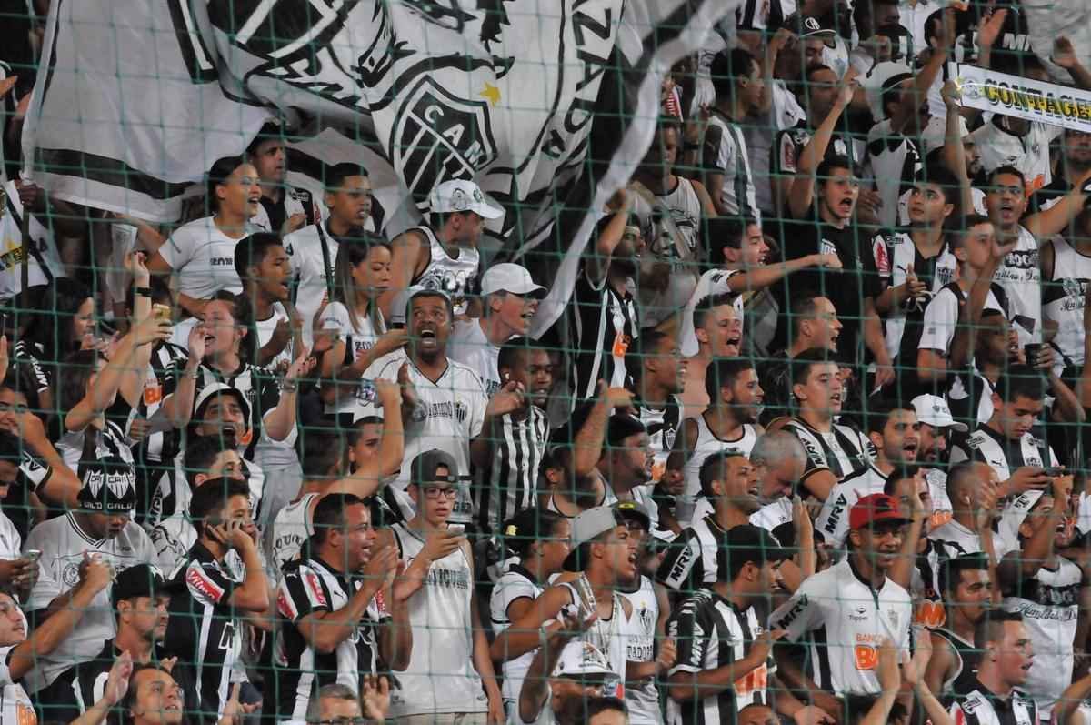 Fotos da torcida do Atltico no Independncia em dia de estreia de Robinho