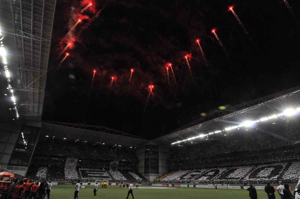 Fotos da torcida do Atltico no Independncia em dia de estreia de Robinho