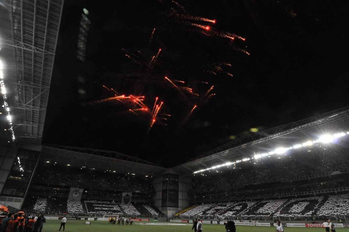 Fotos da torcida do Atltico no Independncia em dia de estreia de Robinho