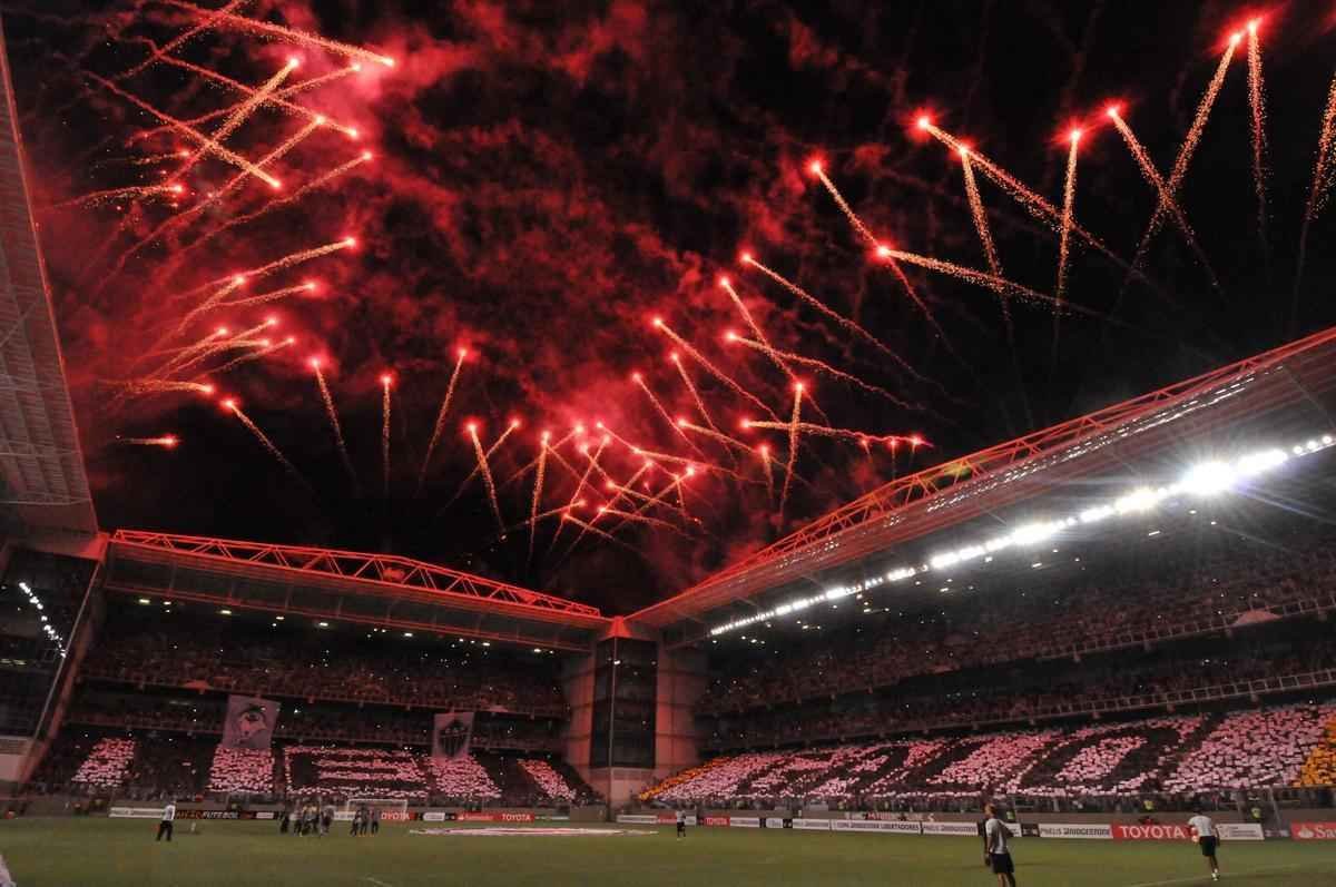 Fotos da torcida do Atltico no Independncia em dia de estreia de Robinho