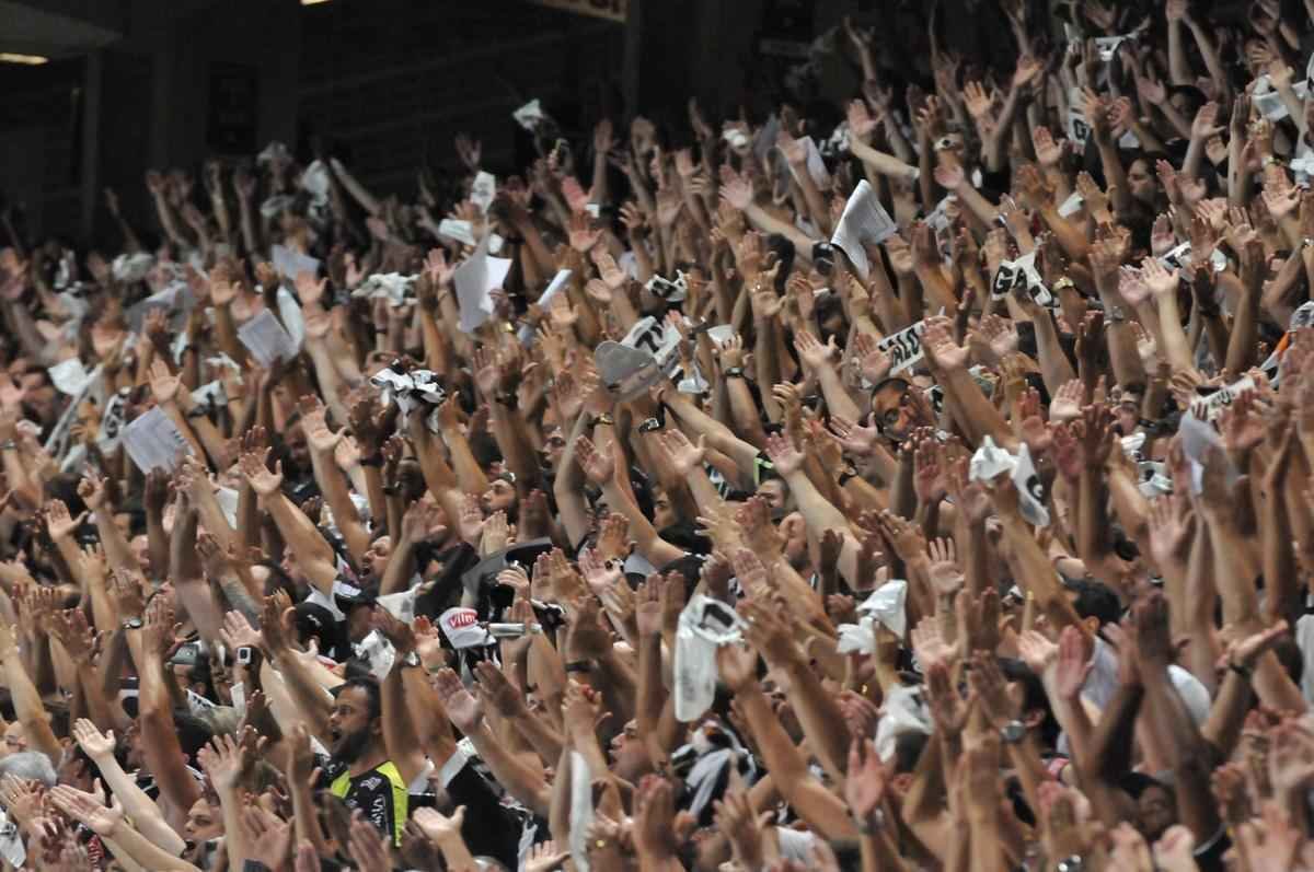 Fotos da torcida do Atltico no Independncia em dia de estreia de Robinho
