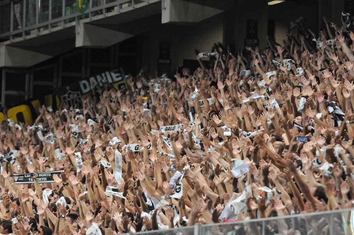 Fotos da torcida do Atltico no Independncia em dia de estreia de Robinho