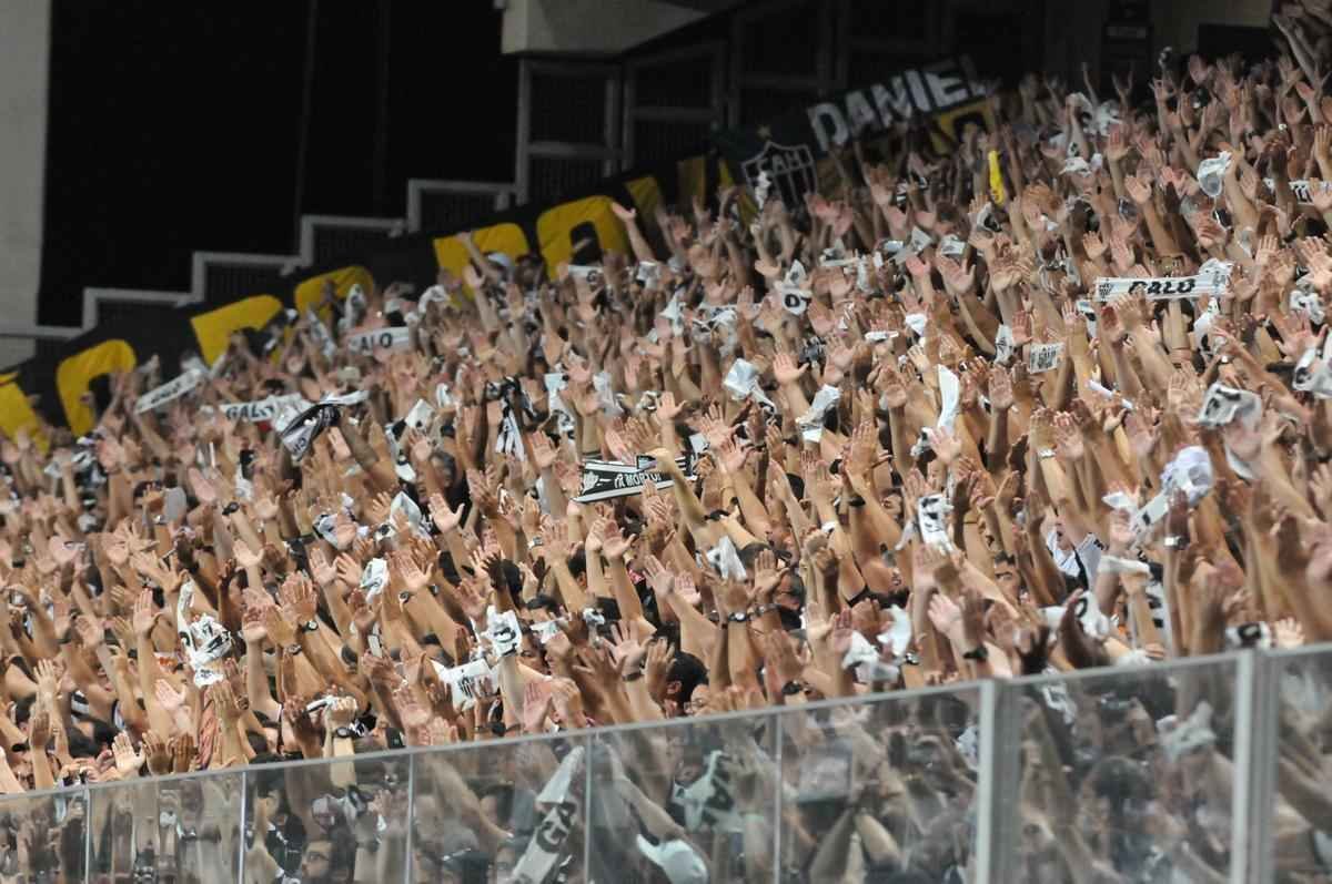 Fotos da torcida do Atltico no Independncia em dia de estreia de Robinho