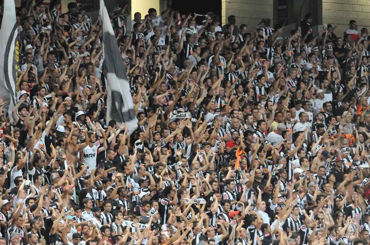 Fotos da torcida do Atltico no Independncia em dia de estreia de Robinho