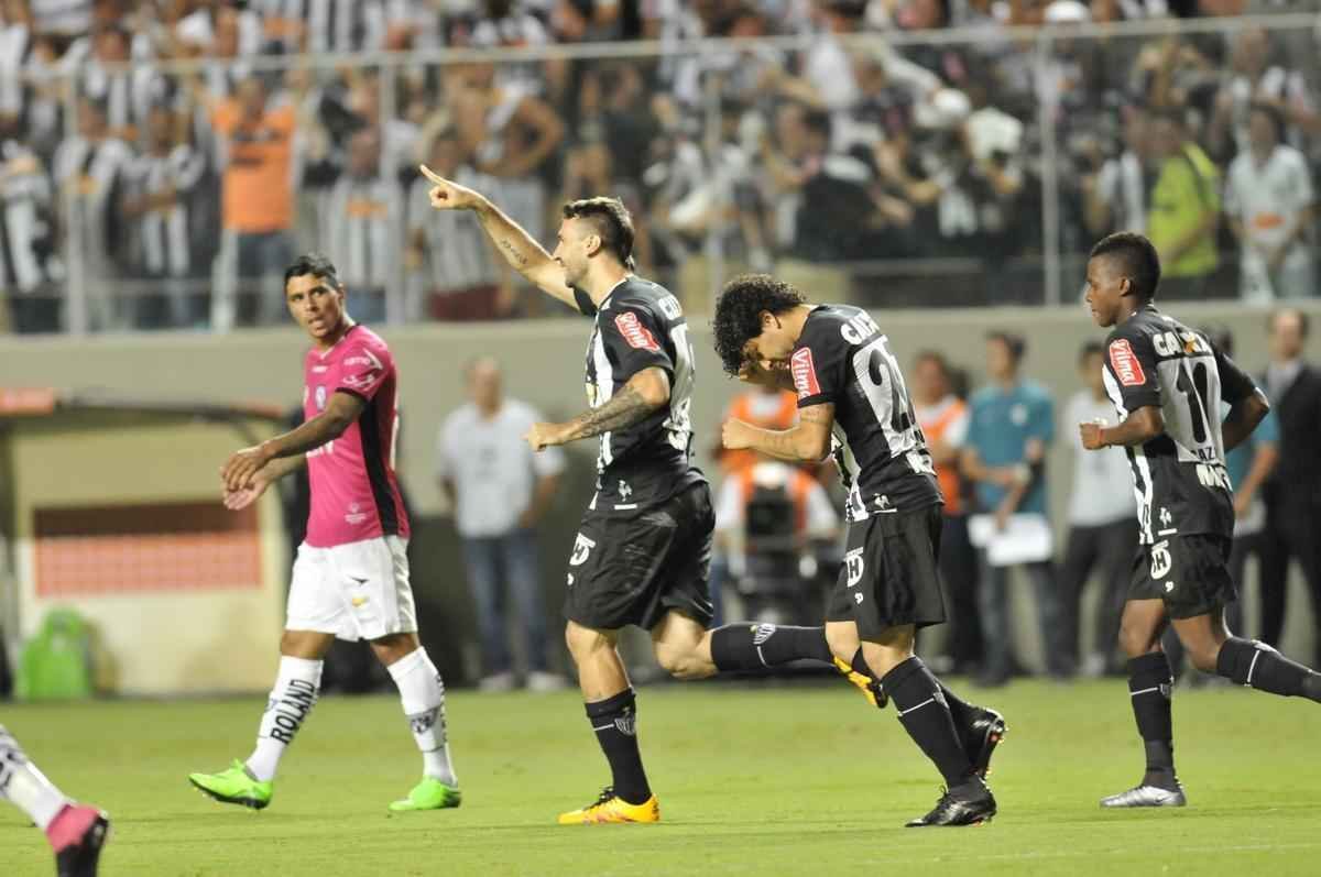 Atltico marcou gol sobre o Del Valle logo aos trs minutos, com Pratto, e explodiu Independncia