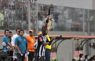 Robinho entrou em campo aos 10 do segundo tempo e teve estreia discreta pelo Atltico