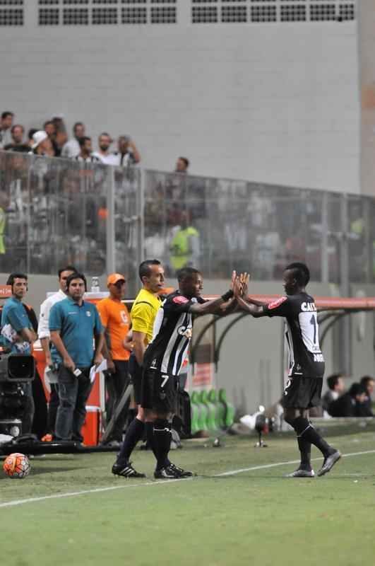 Robinho entrou em campo aos 10 do segundo tempo e teve estreia discreta pelo Atltico