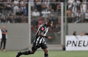 Robinho entrou em campo aos 10 do segundo tempo e teve estreia discreta pelo Atltico