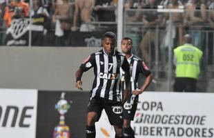 Robinho entrou em campo aos 10 do segundo tempo e teve estreia discreta pelo Atltico