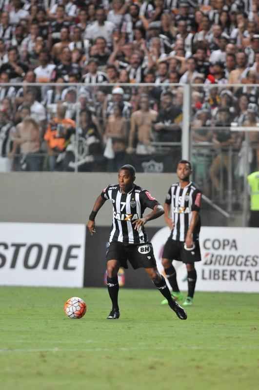 Robinho entrou em campo aos 10 do segundo tempo e teve estreia discreta pelo Atltico