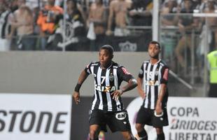 Robinho entrou em campo aos 10 do segundo tempo e teve estreia discreta pelo Atltico