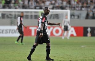 Robinho entrou em campo aos 10 do segundo tempo e teve estreia discreta pelo Atltico