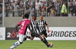 Robinho entrou em campo aos 10 do segundo tempo e teve estreia discreta pelo Atltico