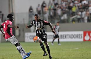 Robinho entrou em campo aos 10 do segundo tempo e teve estreia discreta pelo Atltico