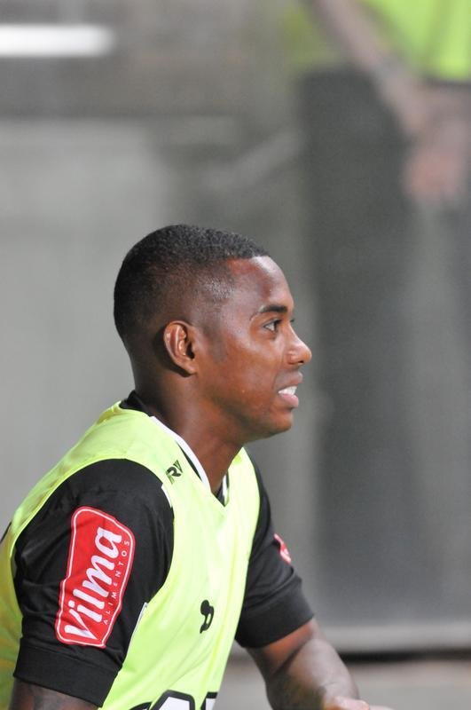 Robinho entrou em campo aos 10 do segundo tempo e teve estreia discreta pelo Atltico