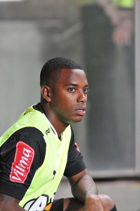 Robinho entrou em campo aos 10 do segundo tempo e teve estreia discreta pelo Atltico