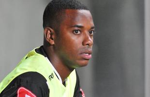 Robinho entrou em campo aos 10 do segundo tempo e teve estreia discreta pelo Atltico