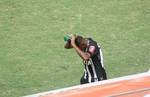 Robinho entrou em aos dez do segundo tempo, e ainda no teve noite brilhante no Galo