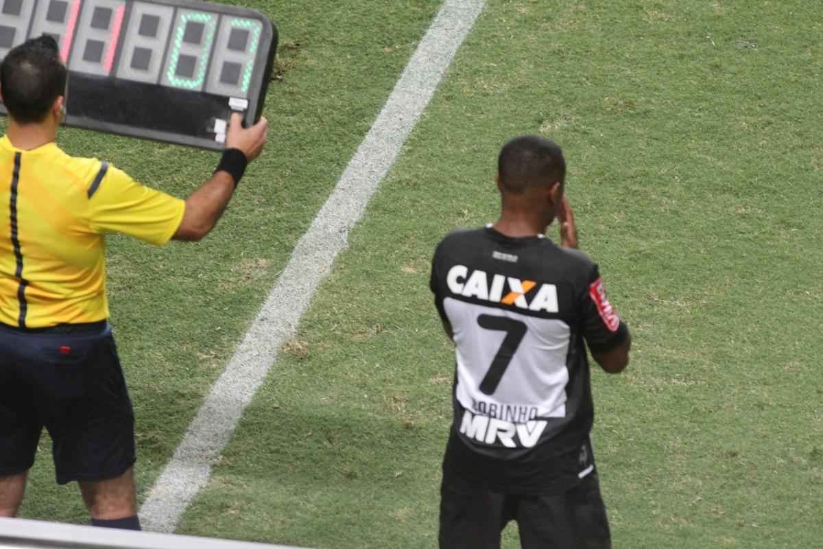 Robinho entrou em aos dez do segundo tempo, e ainda no teve noite brilhante no Galo