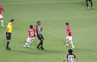 Robinho entrou em aos dez do segundo tempo, e ainda no teve noite brilhante no Galo