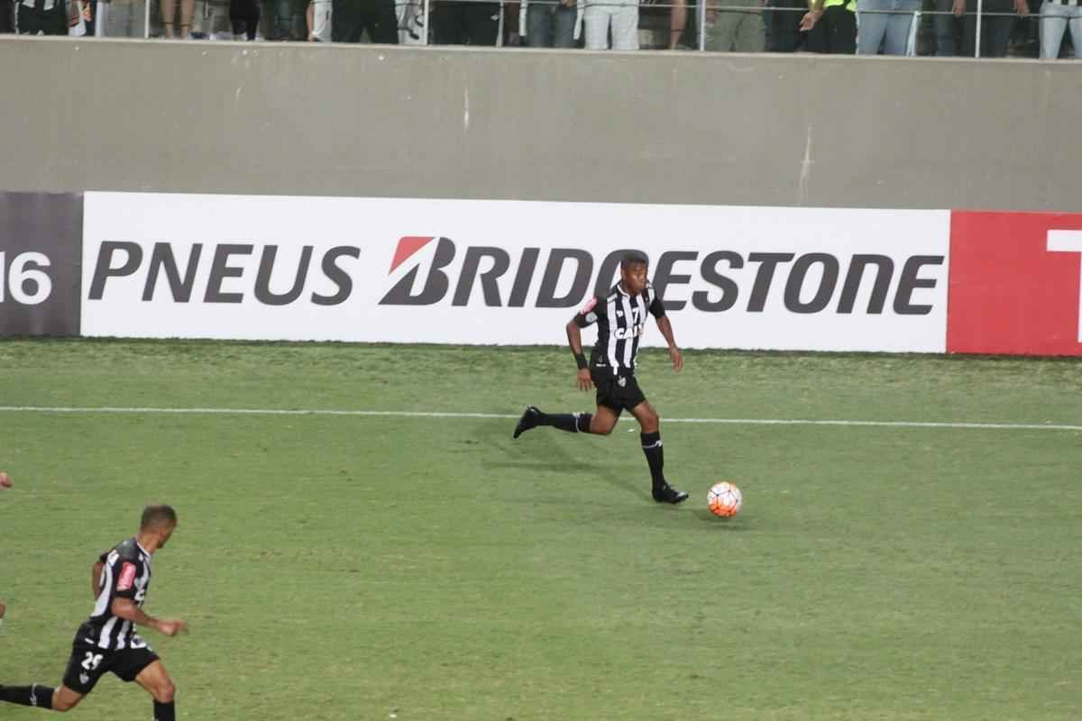 Robinho entrou em aos dez do segundo tempo, e ainda no teve noite brilhante no Galo
