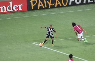 Robinho entrou em aos dez do segundo tempo, e ainda no teve noite brilhante no Galo