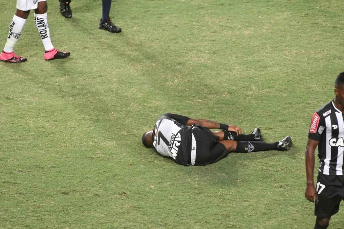 Robinho entrou em aos dez do segundo tempo, e ainda no teve noite brilhante no Galo