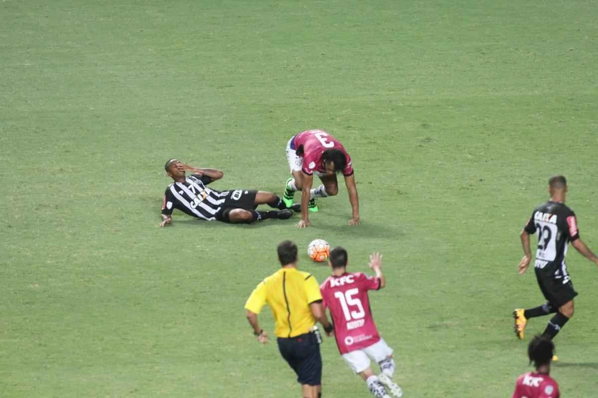 Robinho entrou em aos dez do segundo tempo, e ainda no teve noite brilhante no Galo