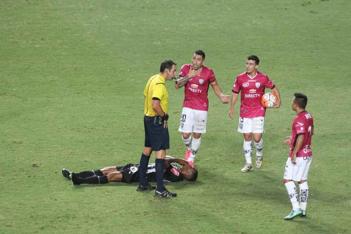 Robinho entrou em aos dez do segundo tempo, e ainda no teve noite brilhante no Galo