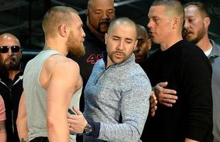 Com presena de imprensa e fs, Conor McGregor e Nate Diaz participam de conferncia em Los Angeles e esquentam clima para duelo no UFC 196