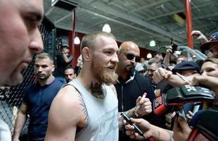 Com presena de imprensa e fs, Conor McGregor e Nate Diaz participam de conferncia em Los Angeles e esquentam clima para duelo no UFC 196