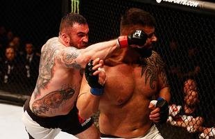Daniel Omielanczuk (luva vermelha) venceu Jarjis Danho por decis�o t�cnica majorit�ria